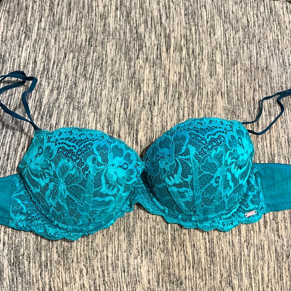 Beautiful laced PINK Victoria’s Secret bra